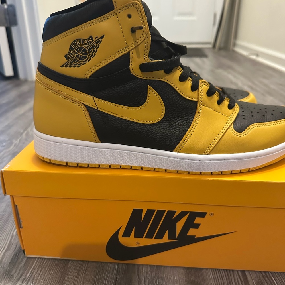 Jordan Men's Black and Yellow High-Top Sneakers (Pollen)